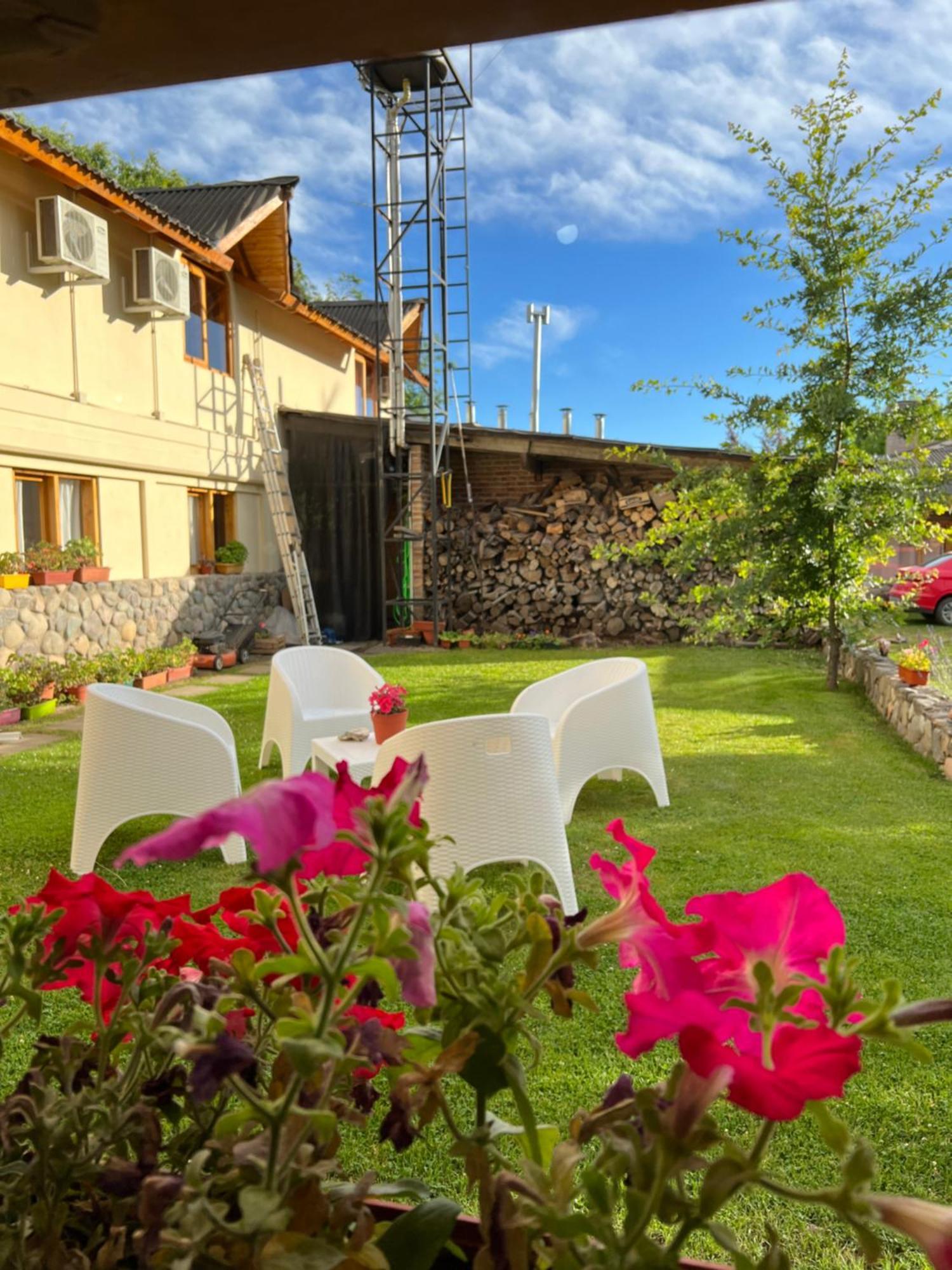 Hotel Y Cabanas Casa De Piedra Trevelin Exterior photo